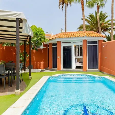 With A Private Swimming Pool Dom wakacyjny *