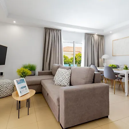 With A Private Swimming Pool 別荘