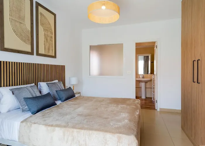 With A Private Swimming Pool كالاو سالفاجي