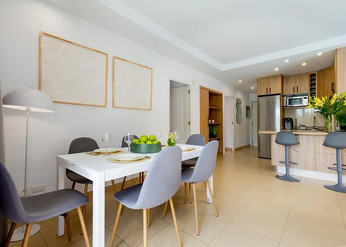 With A Private Swimming Pool بيت للعطل